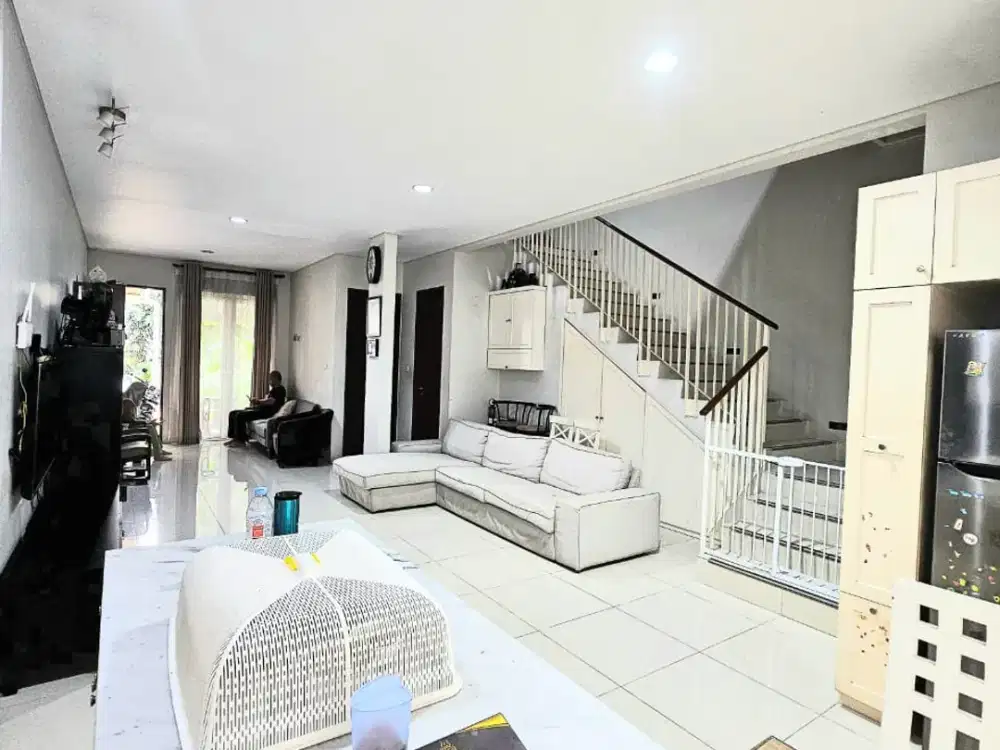 Dijual Rumah Cantik Strategis Dekat Akses Stasiun Sudimara di Ciputat Tangsel Lr-16688