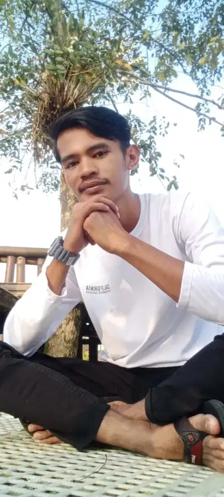 Mencari kerjaan apa saja yg penting halal