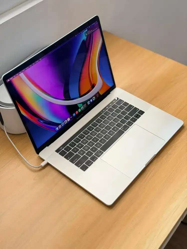 Macbook Pro 15 inch 2018 16/1TB Silver