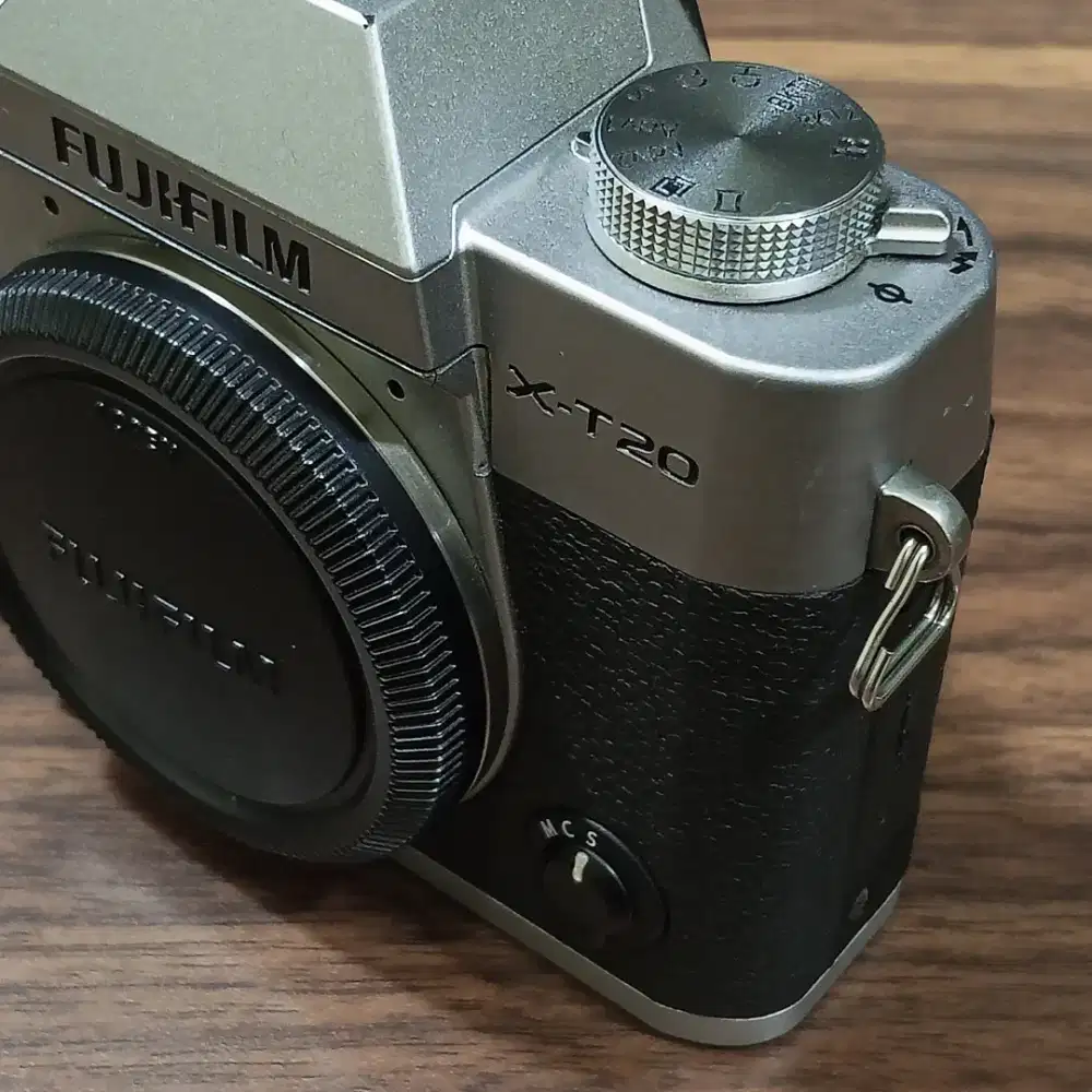 KAMERA FUJIFILM XT20 BODY ONLY MULUS MURAH