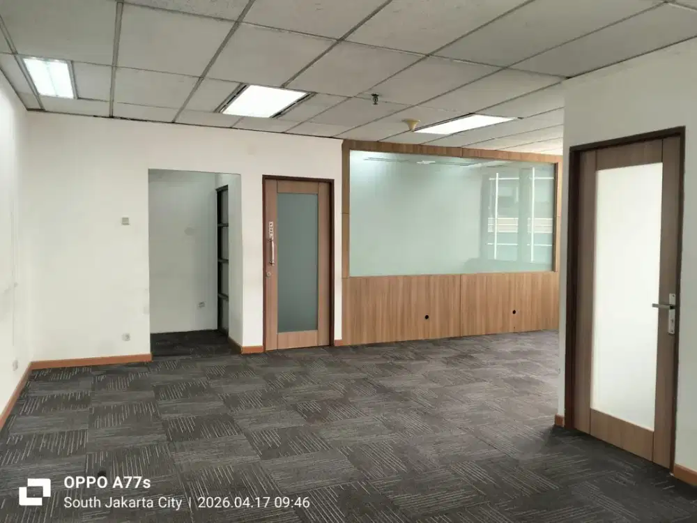 SEWA KANTOR DI JAKARTA SELATAN SUDIRMAN 98M2 PARTIS 170K NEGO