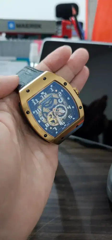 Jam tangan pria CJ
