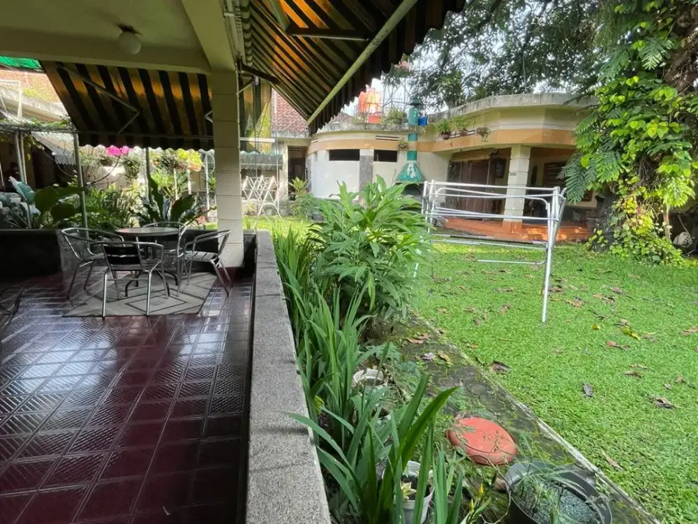 Rumah Luas Terawat Strategis di Cisangkuy Bandung