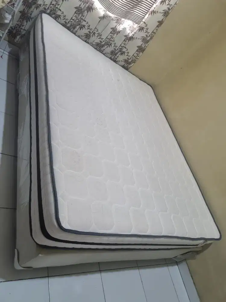 Kasur dan Dipan