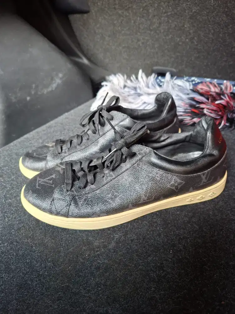 Sepatu lv pria second
