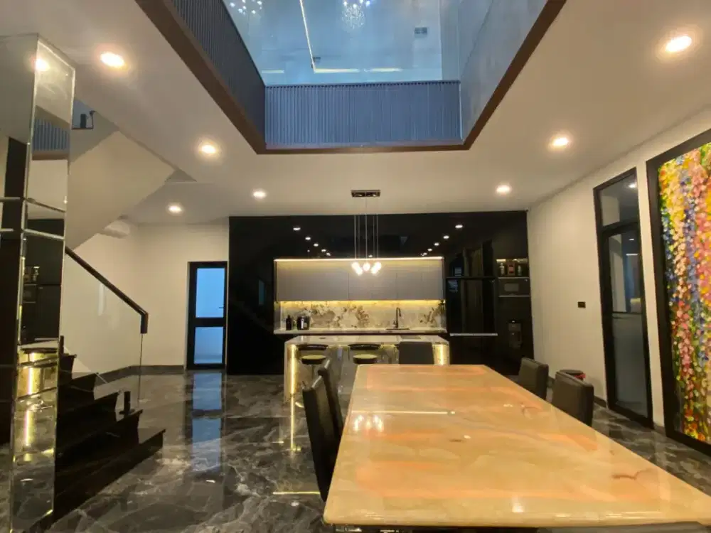 Rumah Mewah bagus  3 Lantai Fully Furnished Casa Goya Kebon jeruk