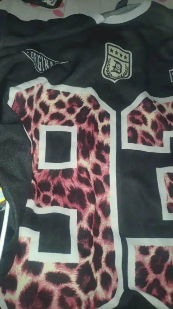 2 Jersey Vintage Oversize Large Motif Leopard & Army — 50 Ribu Dapat 2