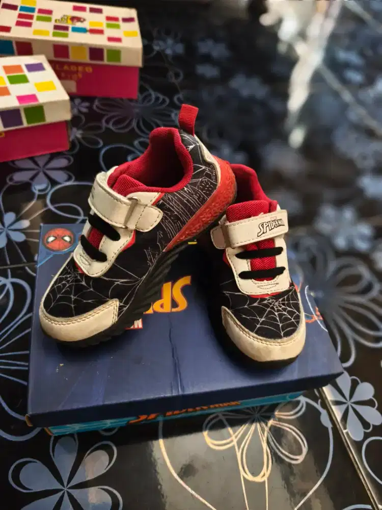 Sepatu anak Spiderman Marvel