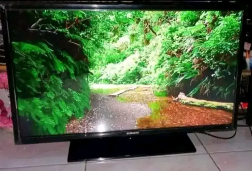 TV LED SAMSUNG 32 INCH MASIH ANALOG