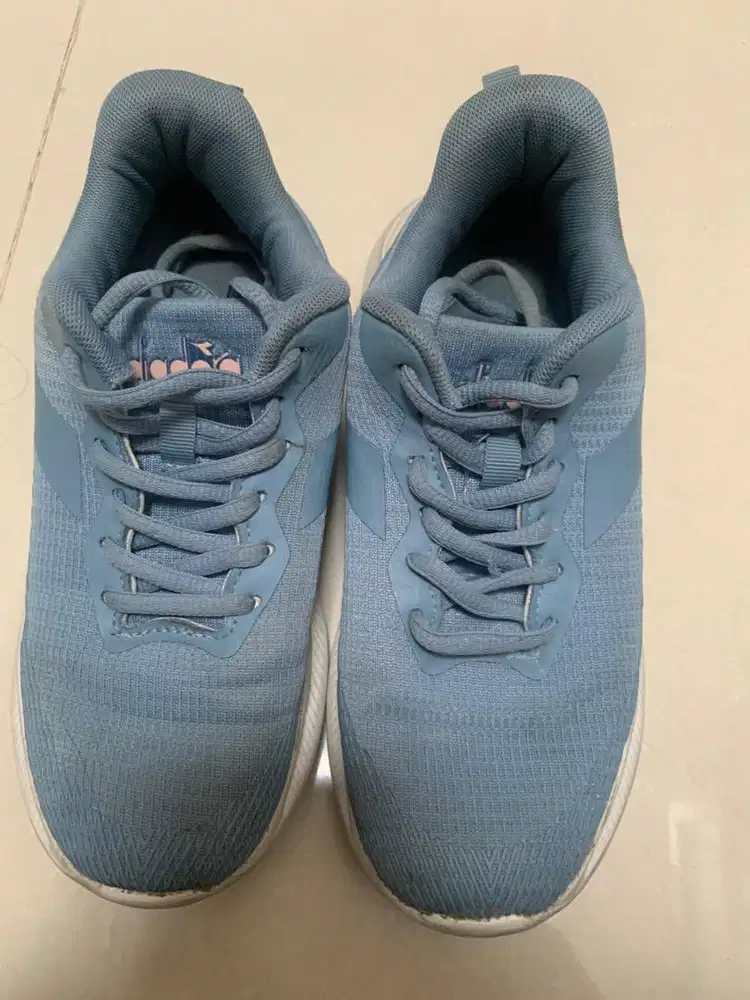Sepatu Diadora Second
