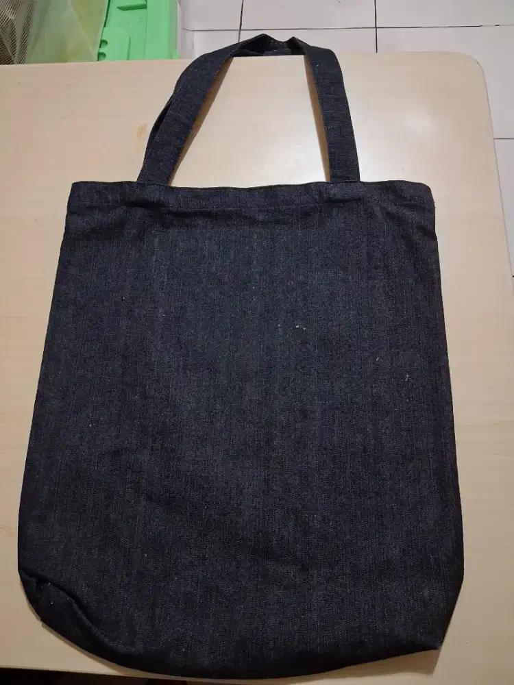 Tote bag bahan jeans tebal ,seperti di foto