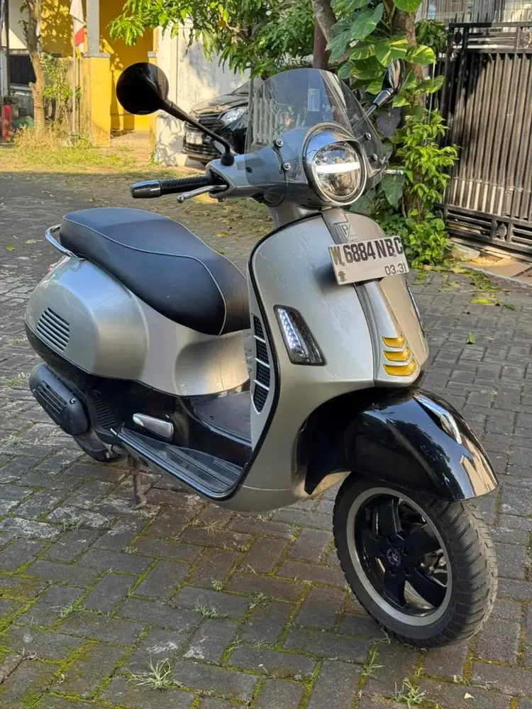 Vespa GTS 4V Iget 150 2021 Warna SILVER full aksesoris
