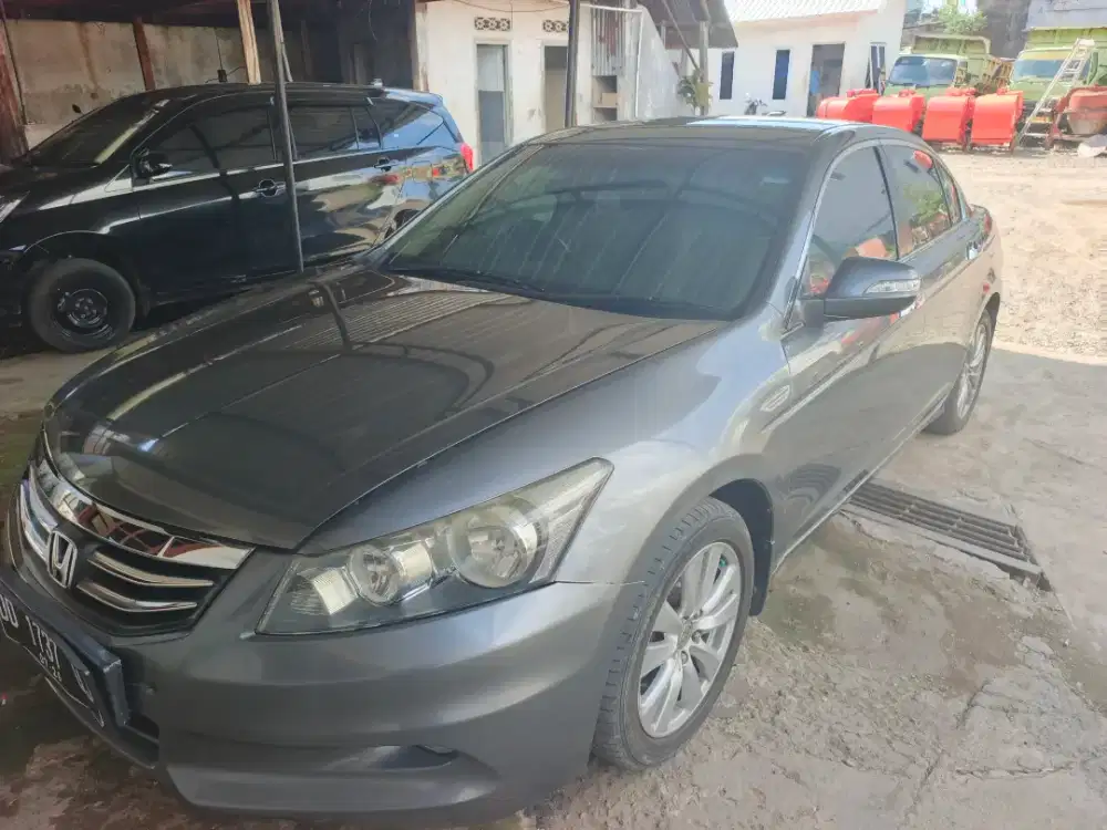 Dijual mobil sedan honda Accord