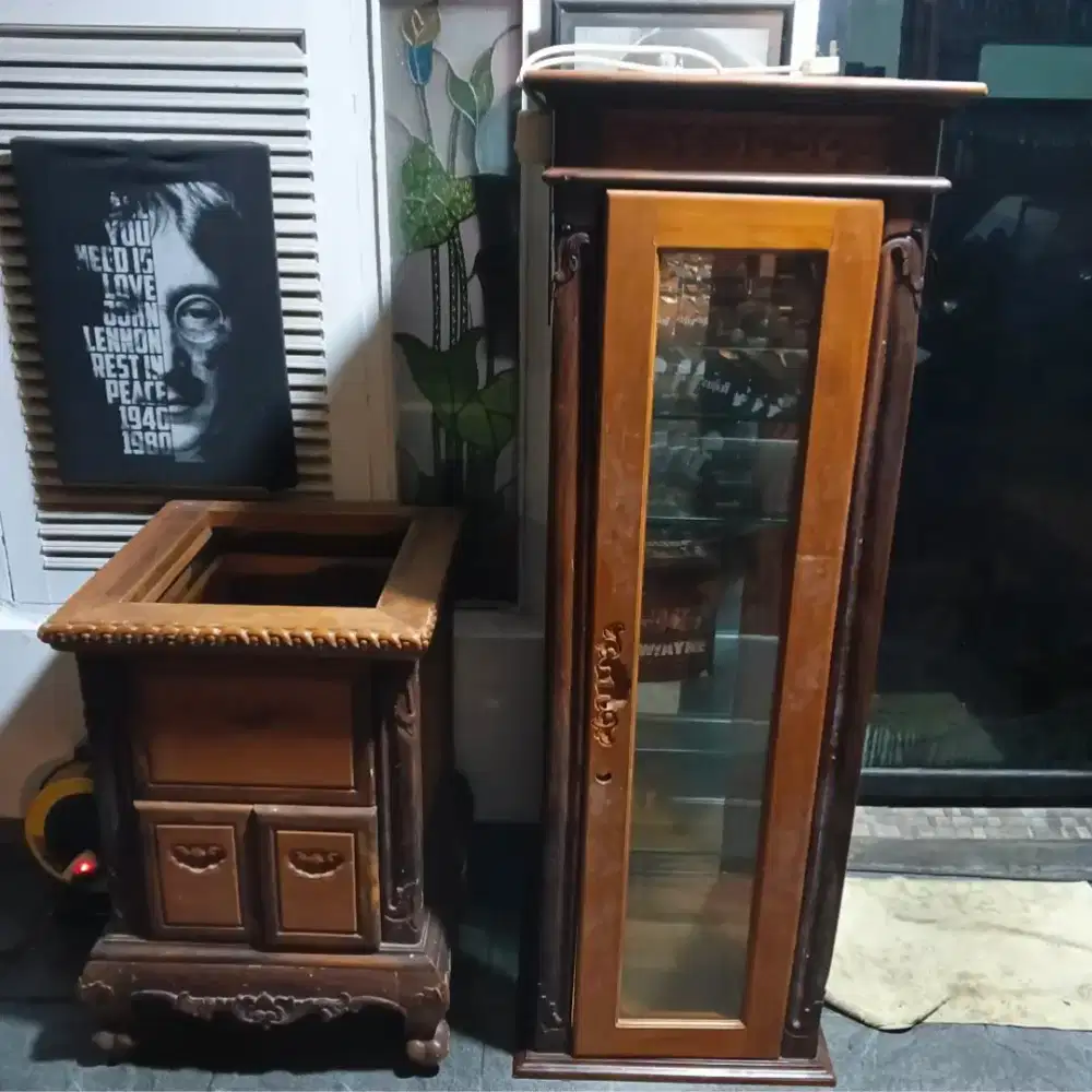 Bufet pajangan antik