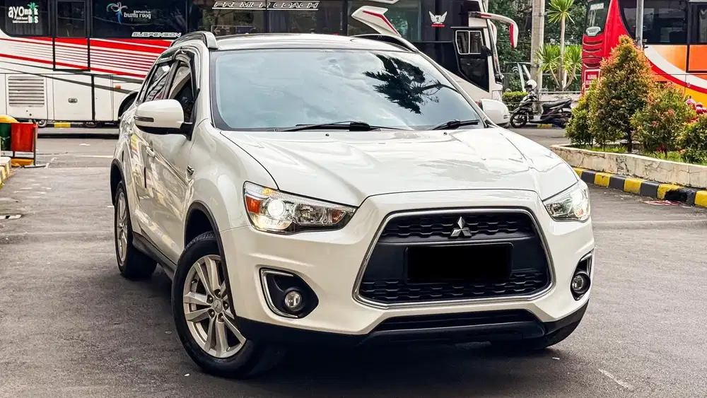 Mitsubishi Outlander PX 2.0 At 2015 putih panoramic
