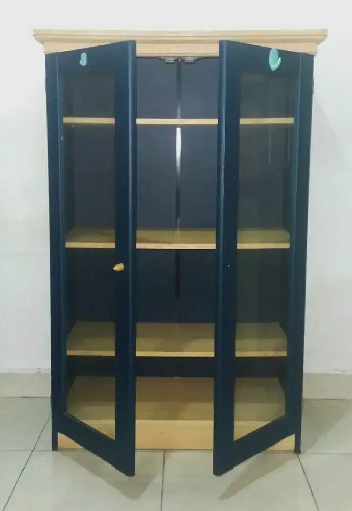 Lemari Kayu Serbaguna Minimalis Pintu Kaca