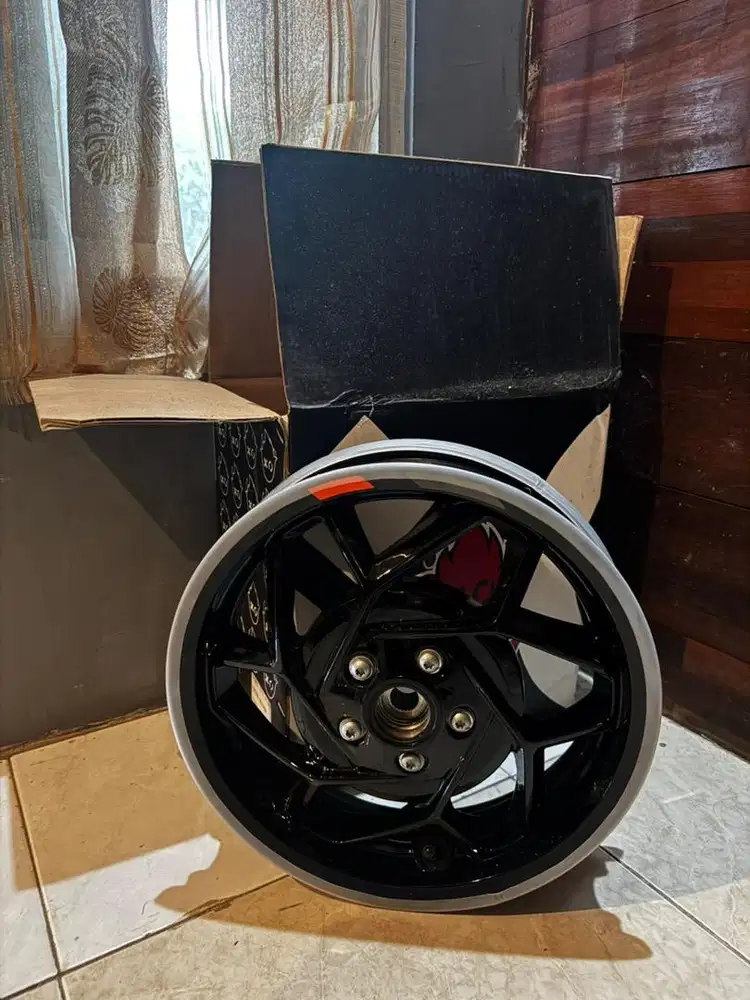 Velg Vespa Sprint 2024 original standar