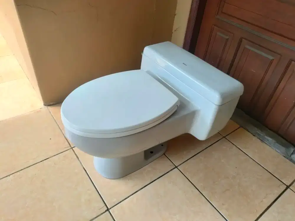 Closet Duduk Toto 406 Monoblok Model Kodok Mulus & Terawat