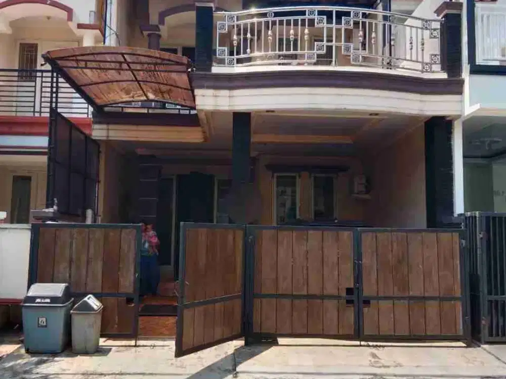 DiJual Cepat Dan Murah  Rumah 2 Lantai Full sampai Belakang, Bangunan full renov, Siap Huni