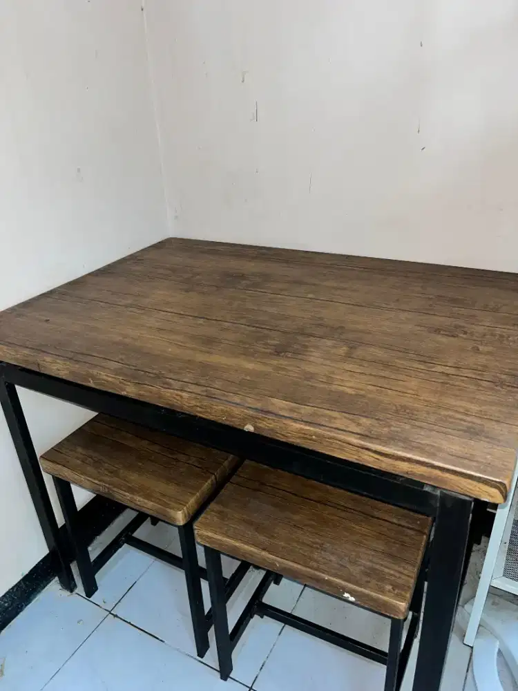 Meja makan merk informa