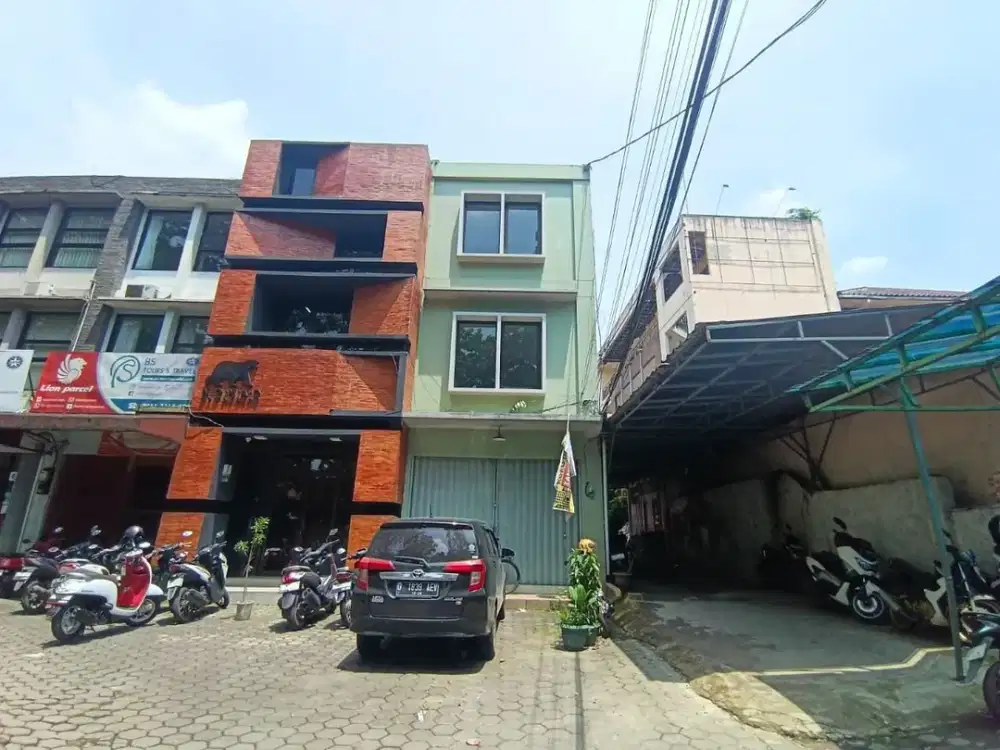 Sayap Riau Dekat Dago dan Pusat Kota. Dibawah Appaisal Ruko 3 Lantai Siap Huni di Kota Bandung