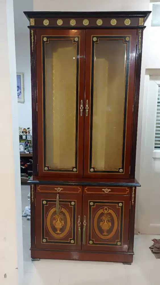Lemari pajangan davinci