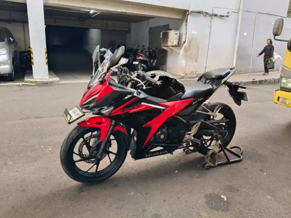 Honda CBR150R 150cc PGM-FI Tahun 2017