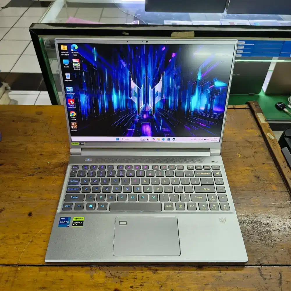 Acer Predator Triton 14 Core i7-13700H RTX 4070 16GB SSD 1TB Like new