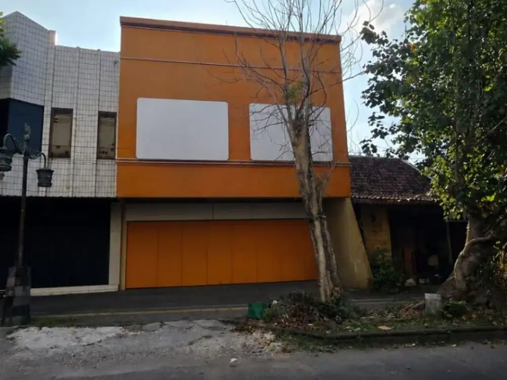 Disewakan Ruko Bagus Strategis Siap Pakai,Tengah Kota Banjarsari,Solo Luas 393m2
