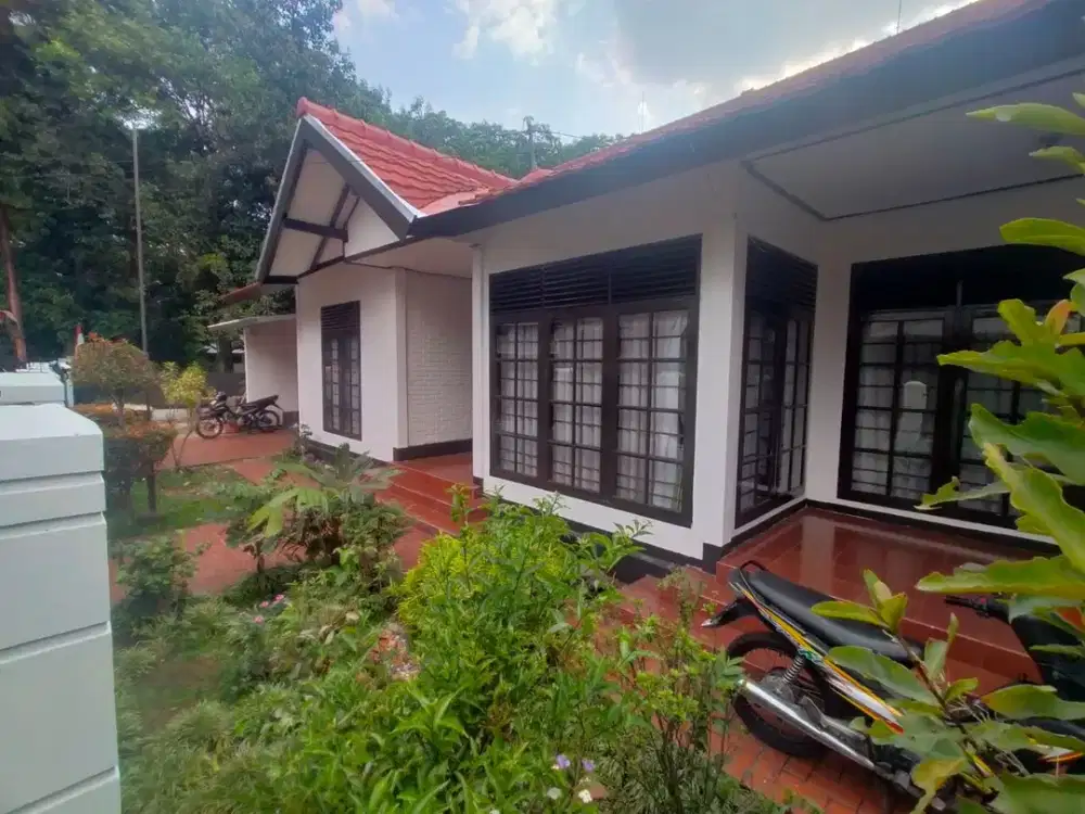 SURYALAYA, BUAH BATU. HARGA DIBAWAH NJOP, RUMAH LUAS SIAP HUNI DI KOTA BANDUNG