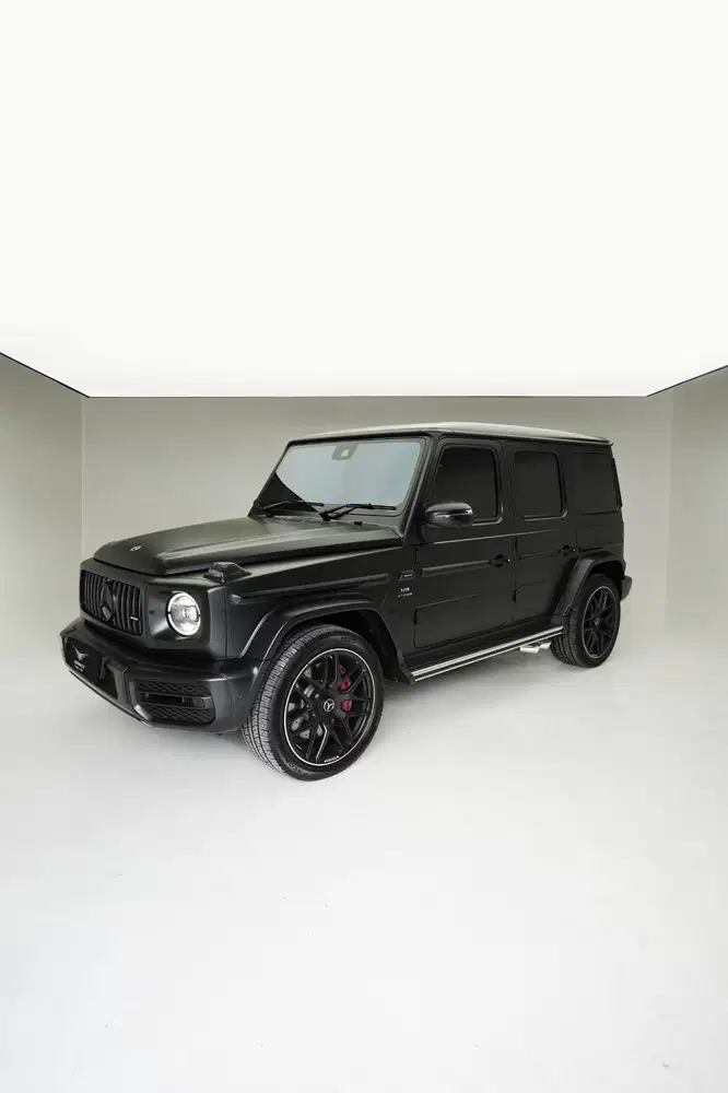 MERCEDES BENZ G63 AMG 2023 MAGNO BLACK ON RED