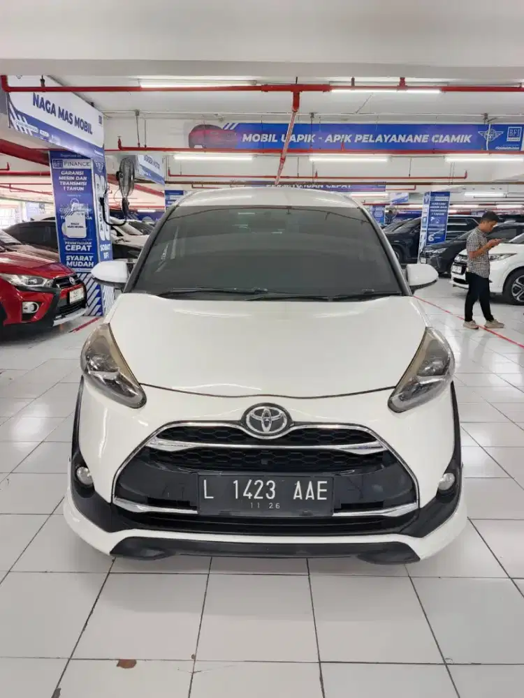 Toyota Sienta 1.5 Q 2016 putih