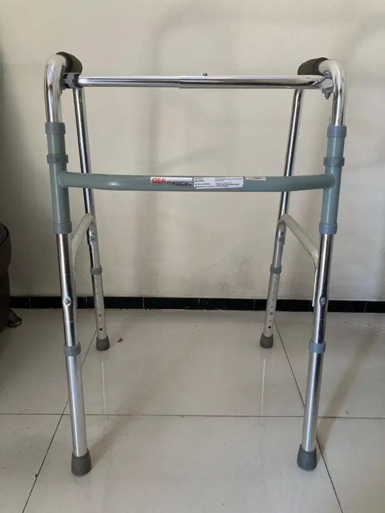 GEA Medical Walker ( alat bantu jalan / kruk letter u )