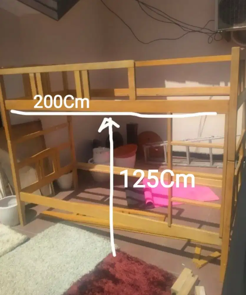 Tempat tidur tingkat bekas
