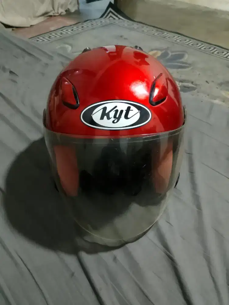 Helm KYT Warna Merah