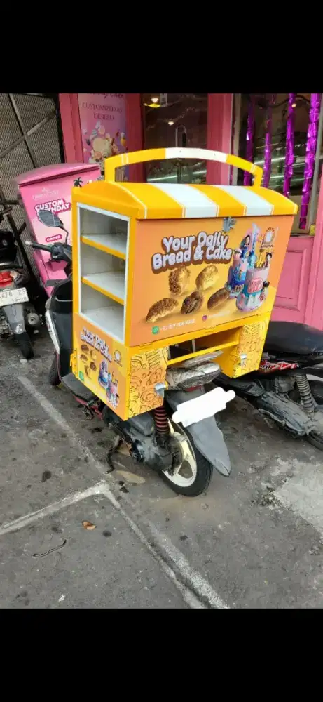 DIBUTUHKAN: PENJUAL ROTI KELILING dgn Motor Matic, area Mangga Besar