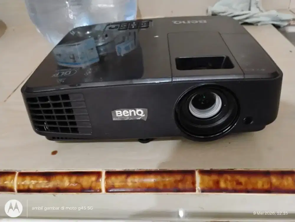 LCD Proyektor BenQ