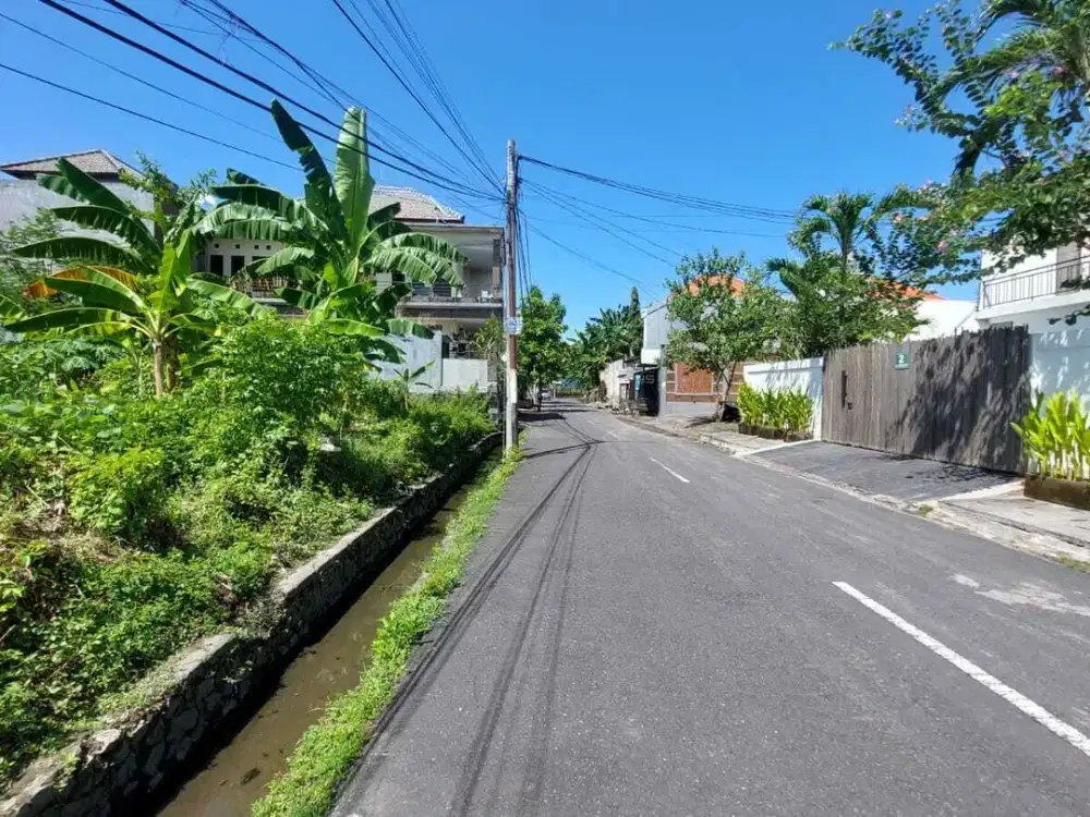 Tanah Luas 10are ( Bisa Ambil 5 are/500m² ) area strategis investasi Zona Kuning. Jl Dewi Sri, Legian Badung.