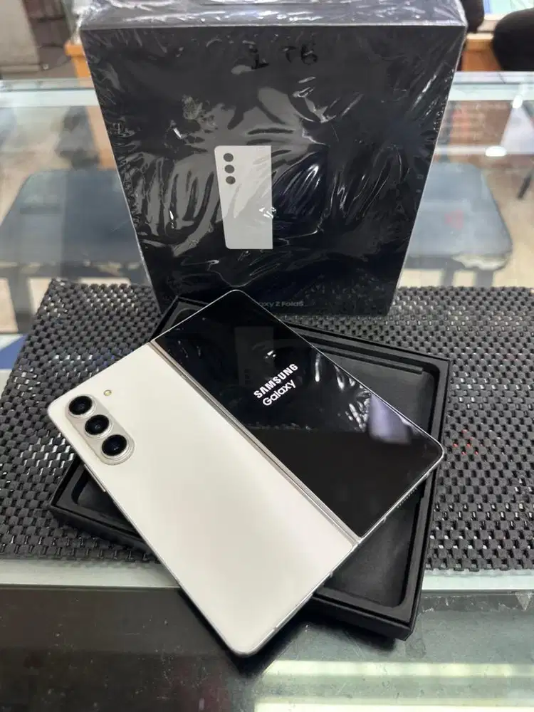 Samsung Galaxy Z Fold 5 12/1TB Cream Ex Garansi Resmi