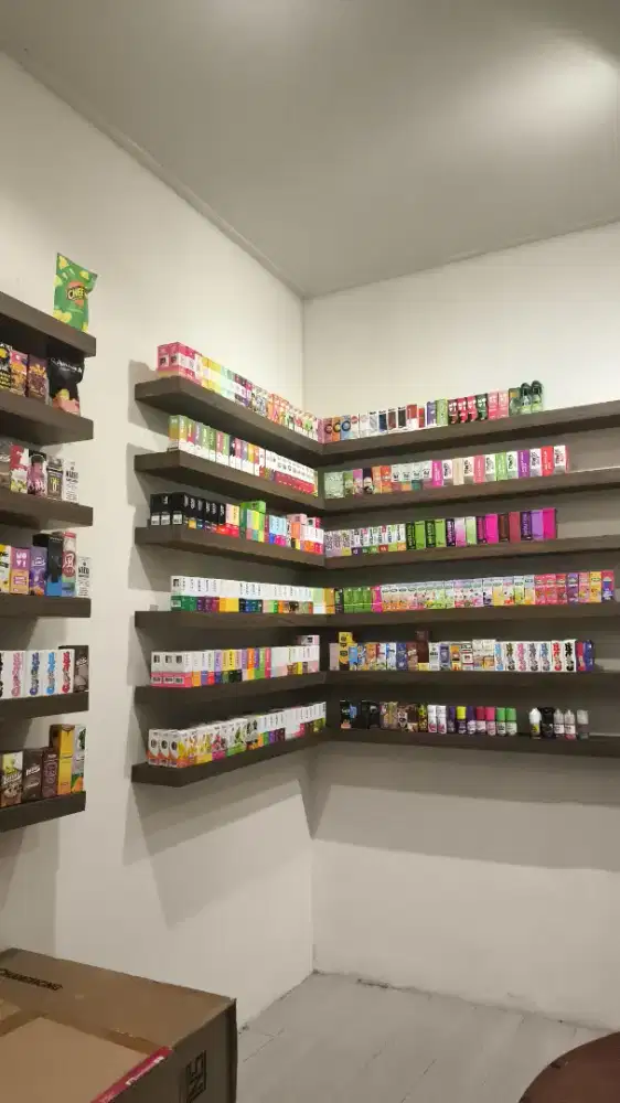 DIBUTUHKAN KARYAWAN VAPE STORE WANITA