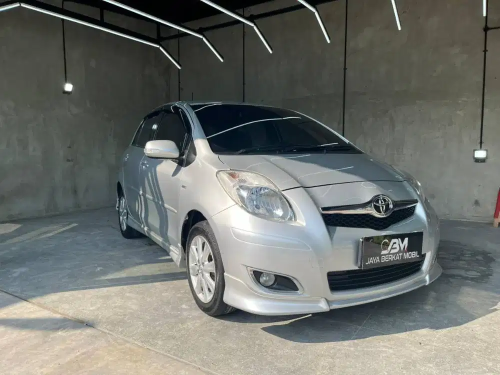 TOYOTA YARIS 1.5 S LIMITED AT 2011