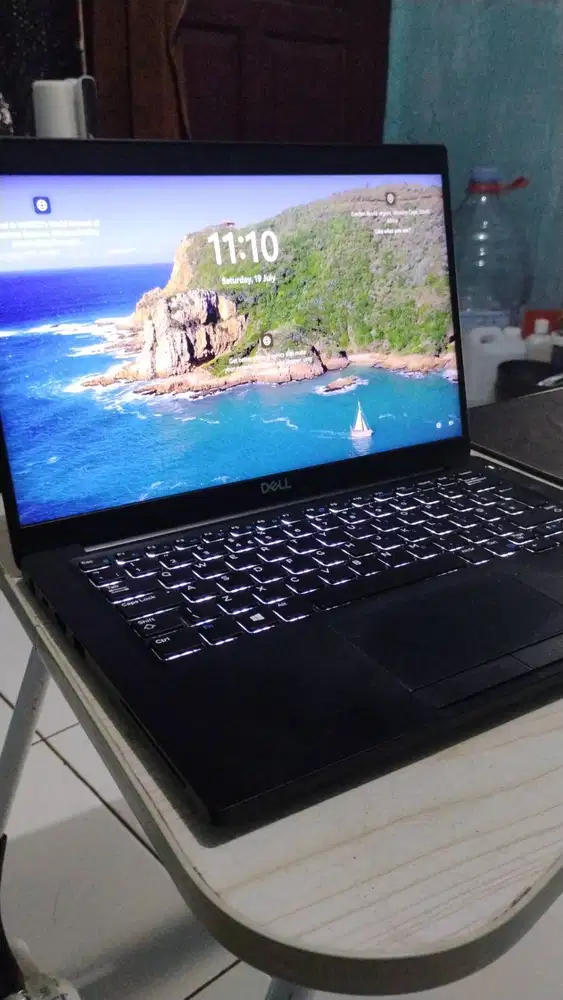 Laptop Dell Latitude 7390 Intel Core i7 Gen 8th RAM 16GB Layar Full HD