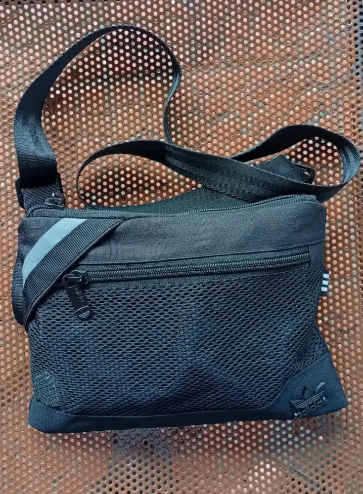 ADIDAS TAS SLEMPANG HITAM