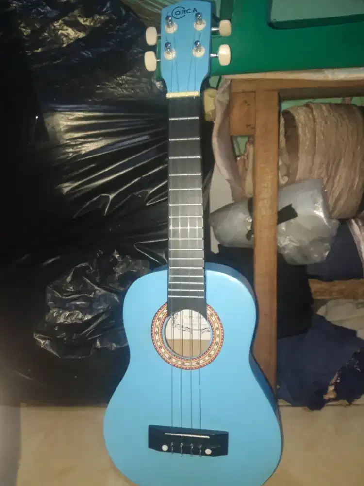 Dijual ukulele ( bisa tawar)