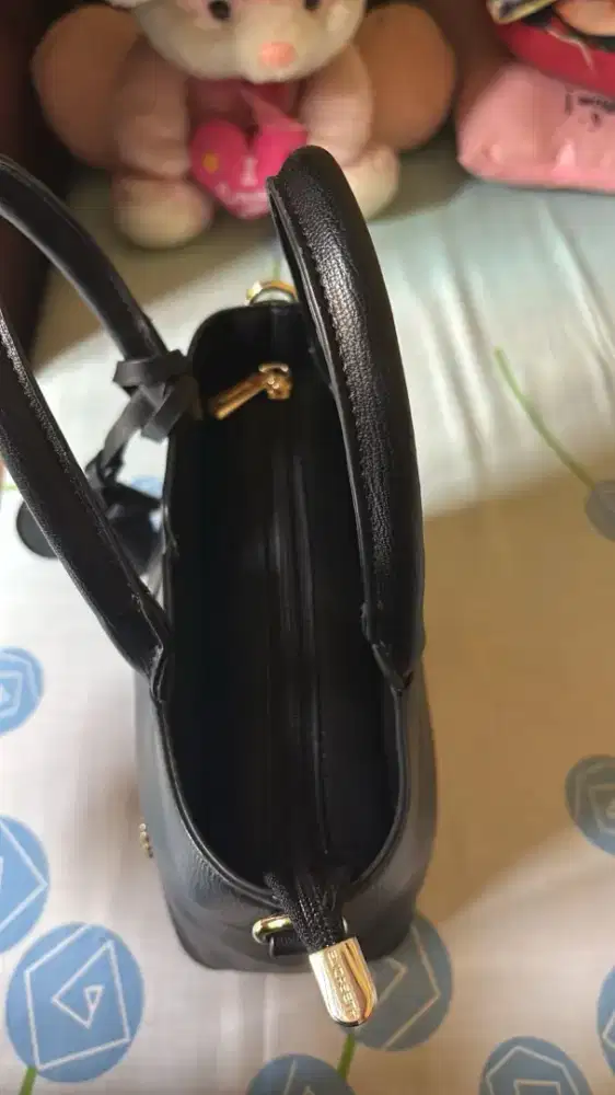 Tas Elizabeth Hitam Wanita