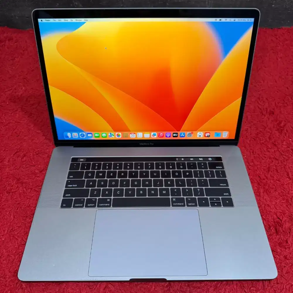 Macbook pro 2017 15 inch ram 16gb ssd 2tb siap pakai bisa cod