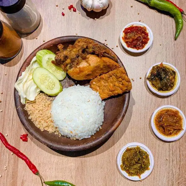 Dibutuhkan wanita max 35 th bisa masak di foodcourt summarecon bekasi