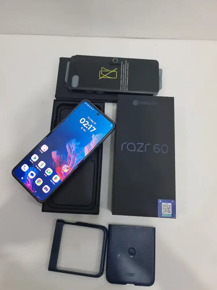 Motorola razr 60 8/256gb fullset likenew