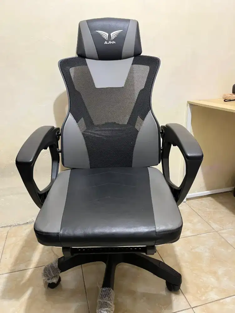 Kursi dan Meja Gaming