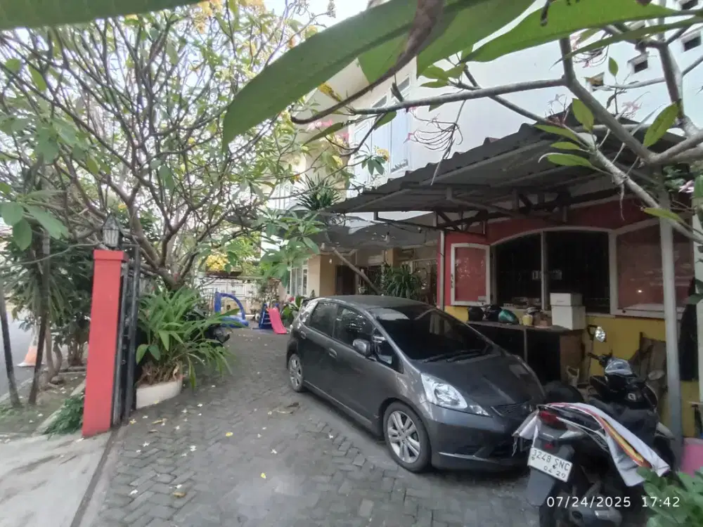 Murah !! DIJUAL RUMAH DI PULOMAS 2,5 LANTAI LUAS GARASI BISA 4 MOBIL